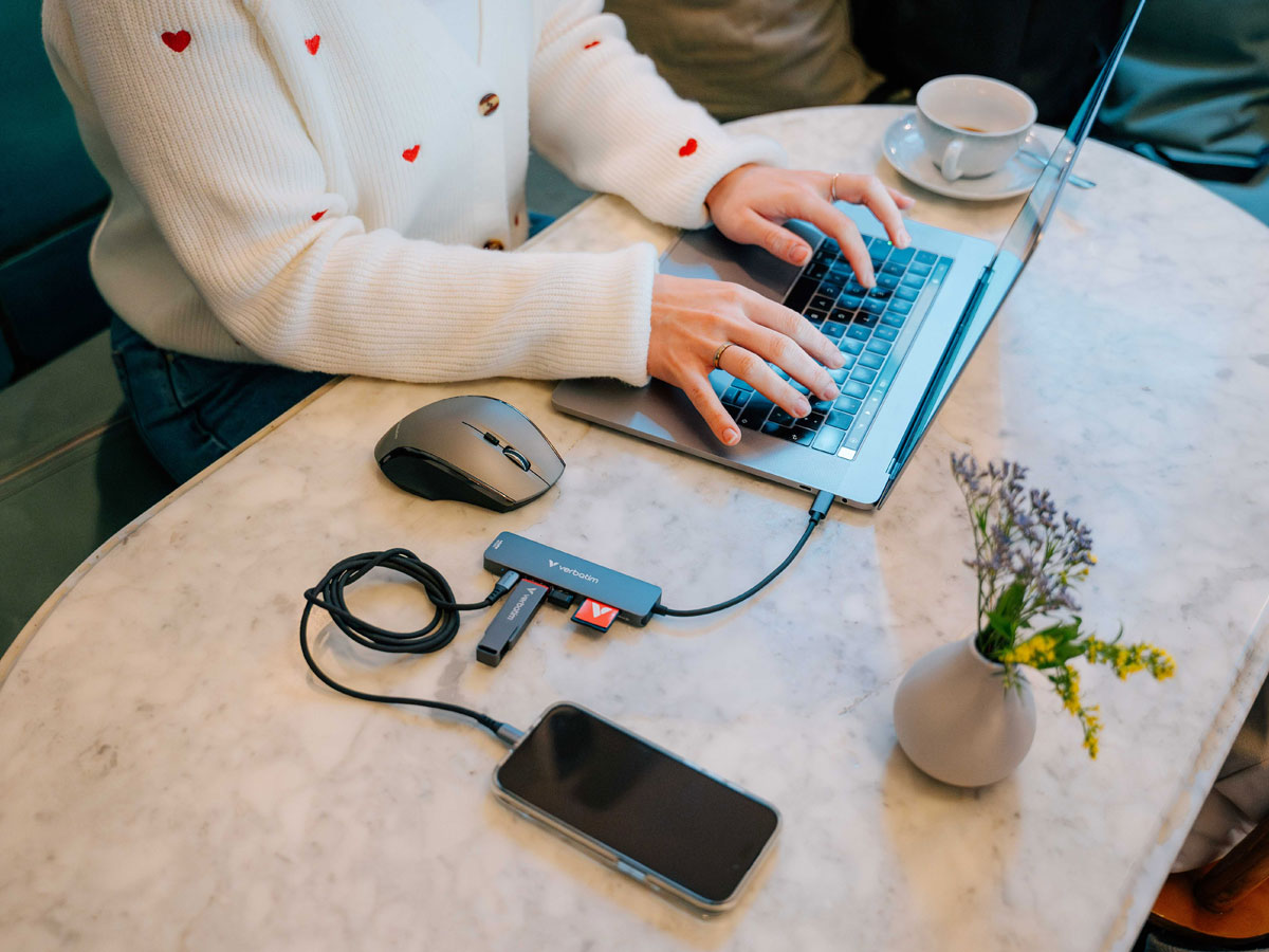 Verbatim USB-C Essentials Multiport Hub 6 Port mit Kartenleser Anschluss