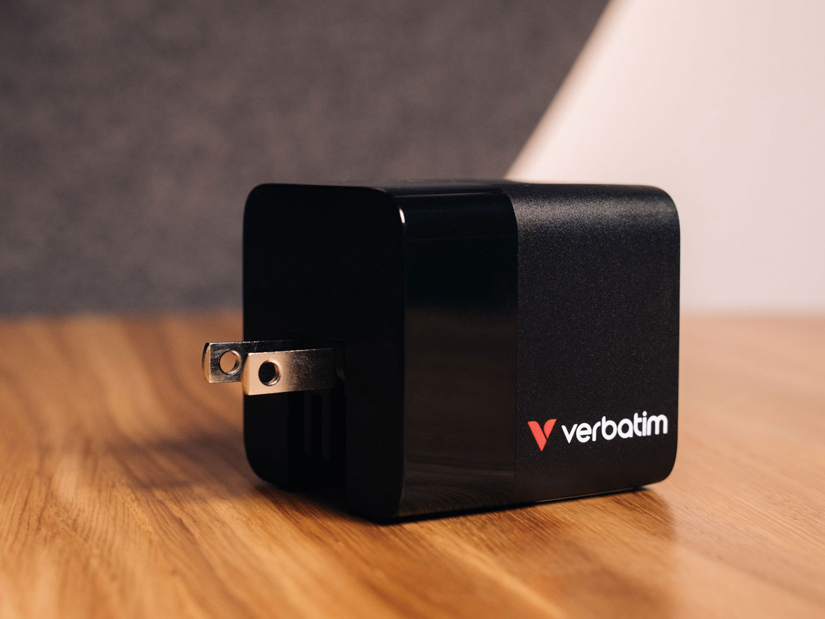 Verbatim GaN Ladegerät 65W 2 Anschlüsse retr Kabel US/EU/UK