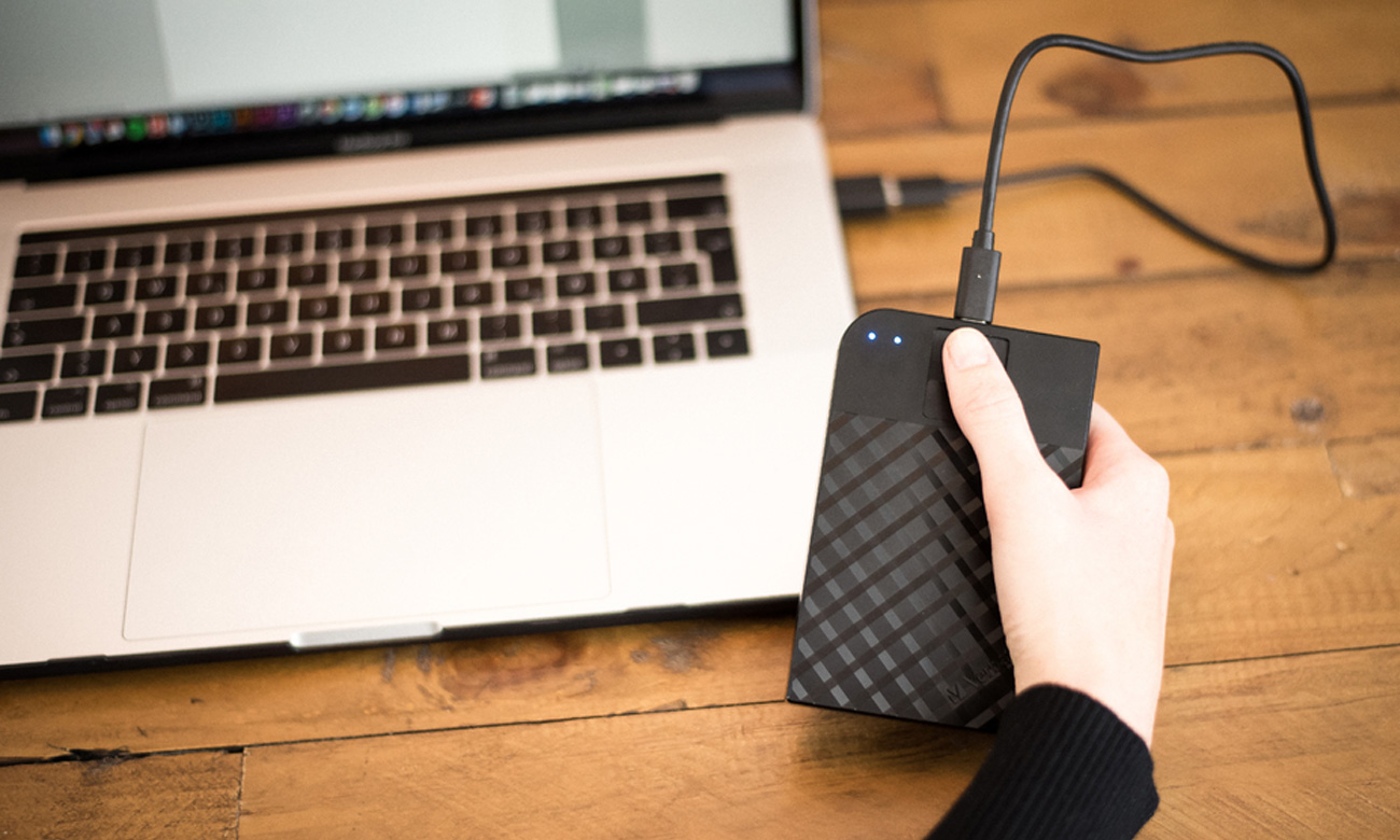 Externe HDD Verbatim Executive Fingerprint Secure Schwarz - Lifestyle-Grafik