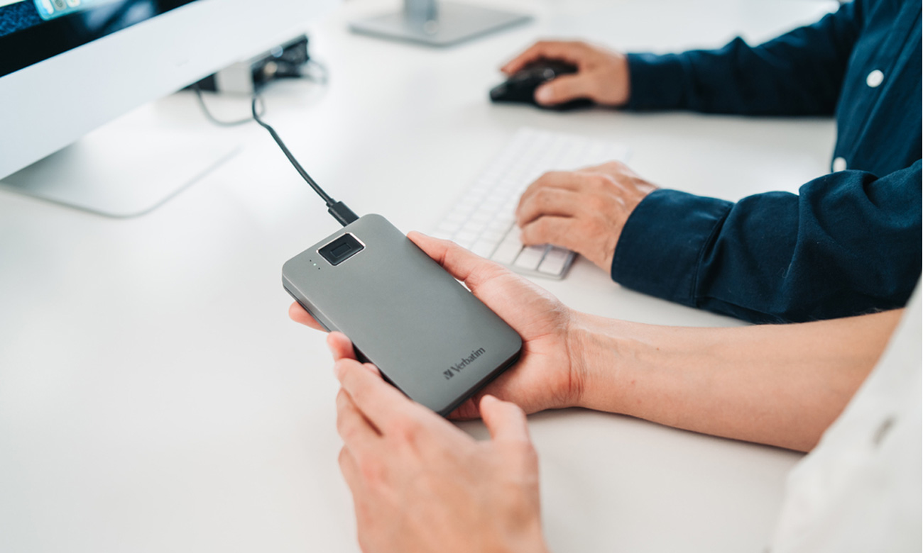 Externe HDD Verbatim Executive Fingerprint Secure Space Grey - Lifestyle-Grafik