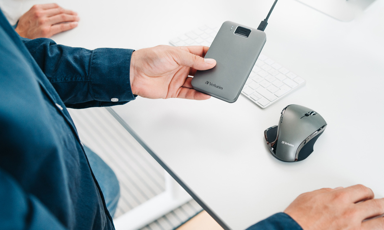 Externe HDD Verbatim Executive Fingerprint Secure Space Grey - Lifestyle-Grafik