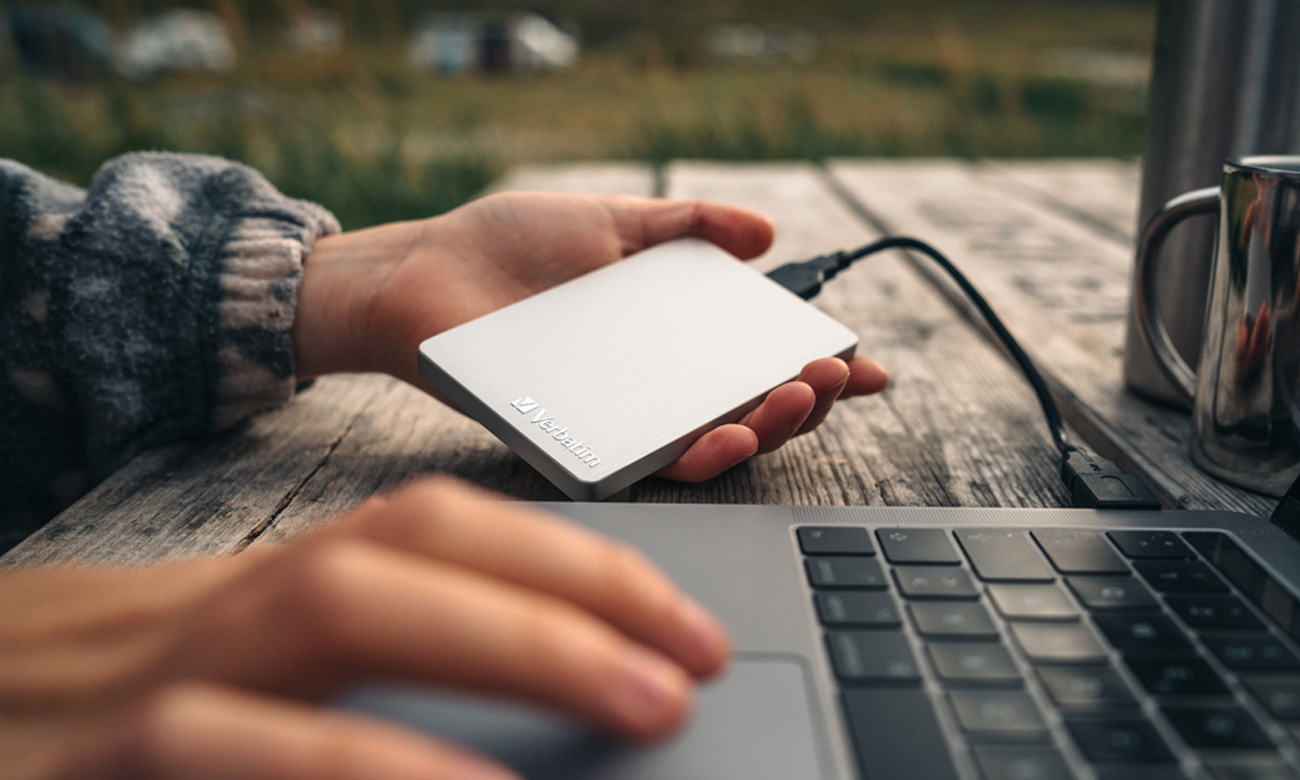 Externe HDD Verbatim Store'n'Go Alu Slim - Lifestyle-Grafik