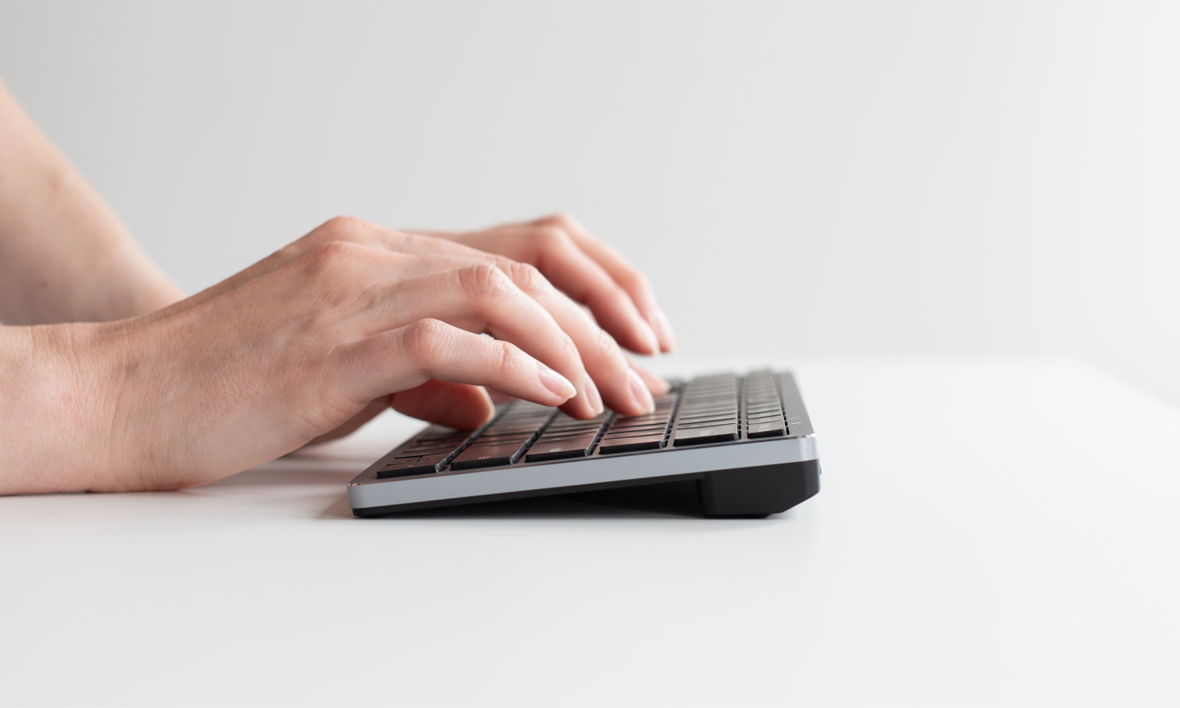 x-kom Alu Keys Mini Black Ansicht von oben im Winkel