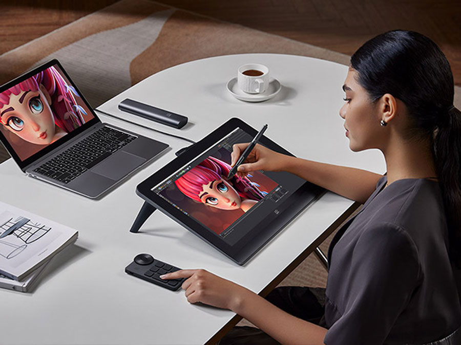 XP-Pen Artist Pro 16 Tablet und Zubehör auf Schreibtisch