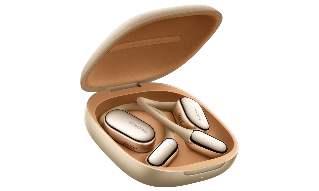 Drahtlose Xiaomi OpenWear Stereo Pro Sand Gold Kopfhörer - Frontansicht im Winkel mit offenem Ladeetui