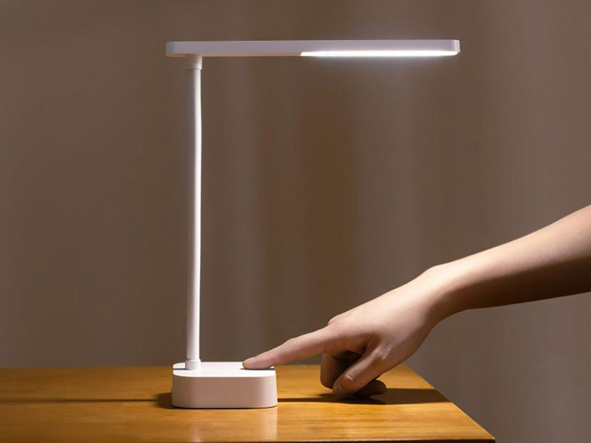 Lampka biurkowa Yeelight Jasmine - Grafika lifestyle