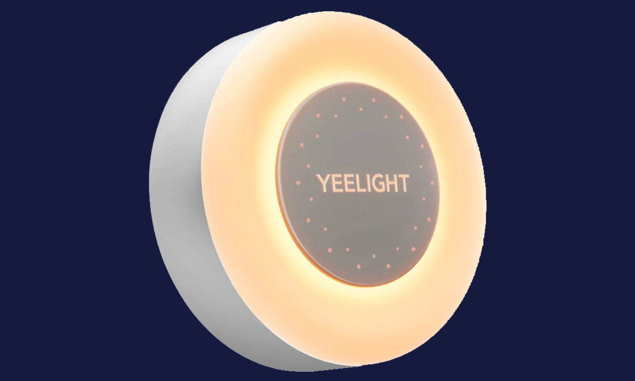 Lampe Nacht mit Dämmerungssensor Yeelight Sensor NightLight Lite - Ansicht von vorne im Winkel, Grafik mit Hintergrund
