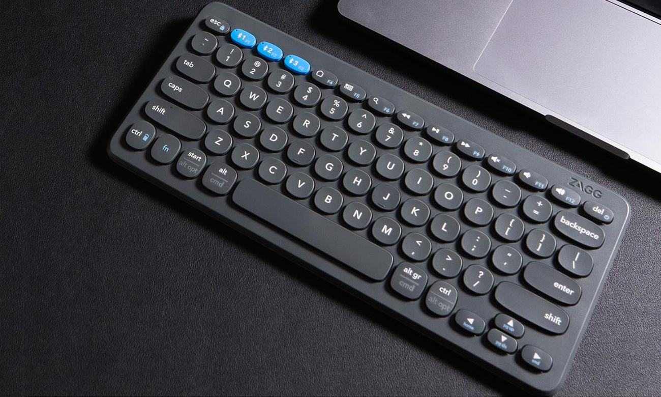 Zagg Pro Keyboard 12'' mit Laptop