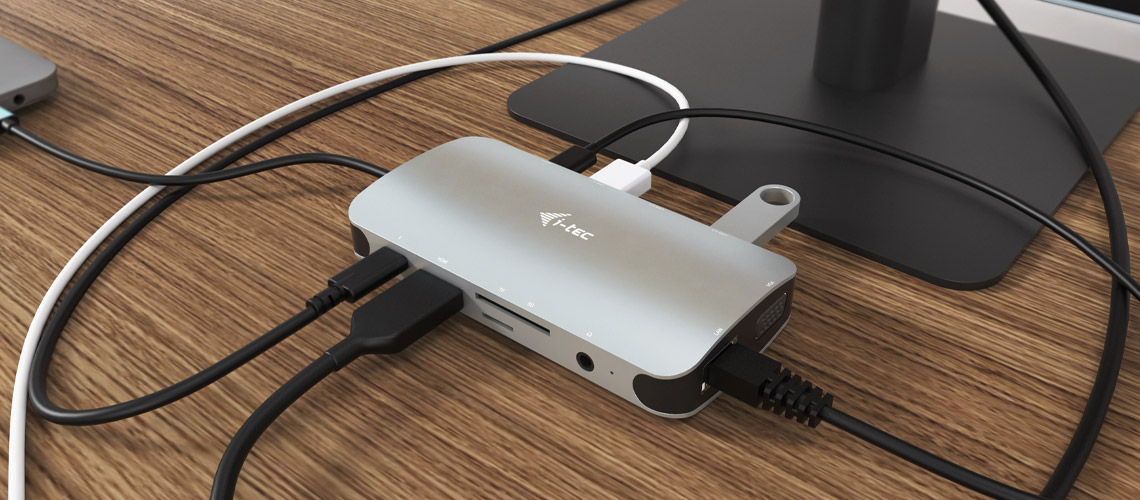 Porty na obudowie stacji